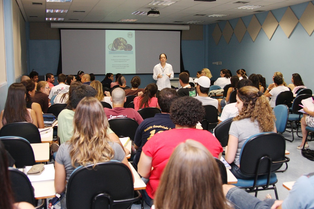 Ir para  <p>A defini&ccedil;&atilde;o da nova Base Comum Curricular da educa&ccedil;&atilde;o b&aacute;sica no Brasil, processo ainda em andamento, acirra as discuss&otilde;es sobre o modelo brasileiro de ensino;...